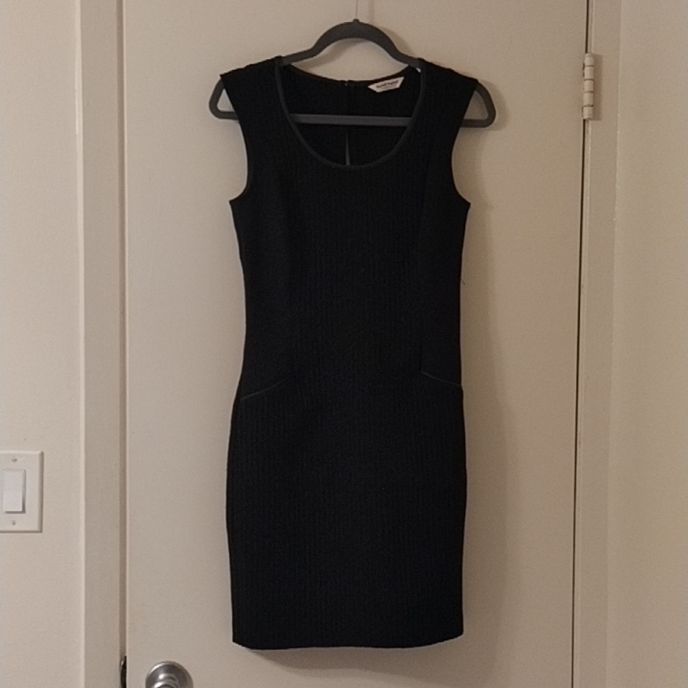Little Black Dress - Petite Robe Noire